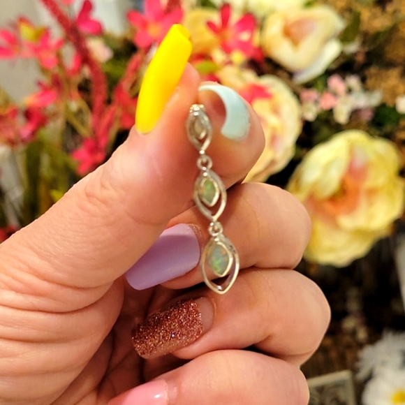 WHITE FIRE OPAL EARRINGS! - Picture 5 of 5